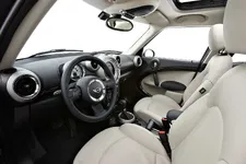 P90055059-mini-countryman-02-2010-2250px.webp