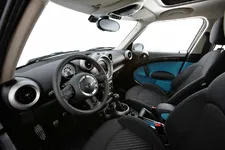 P90055104-mini-countryman-02-2010-2250px.webp