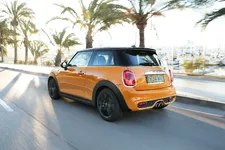 P90144677-mini-cooper-s-mallorca-spain-2250px.webp