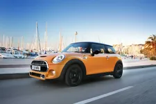 90144676-mini-cooper-s-hatch-mallorca-spain-2250px.webp