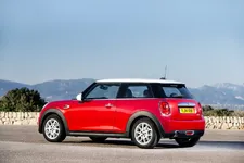 90144667-mini-cooper-d-hatch-mallorca-spain-2250px.webp