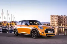 90144666-mini-cooper-s-hatch-mallorca-spain-2250px.webp