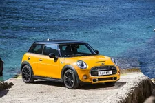 90144660-mini-cooper-s-hatch-mallorca-spain-2250px.webp