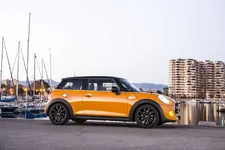 90144655-mini-cooper-s-hatch-mallorca-spain-2250px.webp