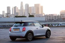P90357247-the-new-mini-cooper-se-07-19-2250px.webp