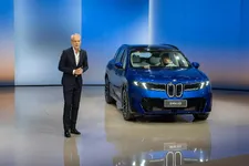 P90639073-the-new-bmw-ix3-for-china-04-2026-2250px.webp