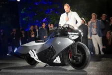 P90641779-bmw-motorrad-vision-k18-2250px.webp